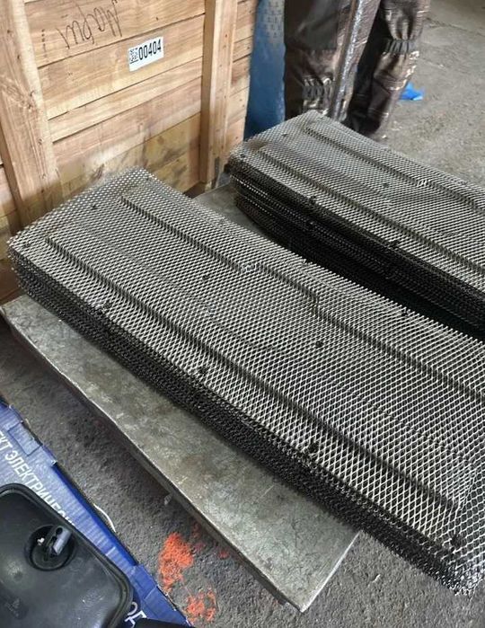 Сетка на облицовку КАМАЗ железная, Новая, Капот рестайлинг КамАЗ