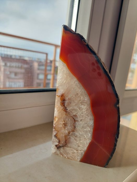 Масивна част от геода - ахат с кварц