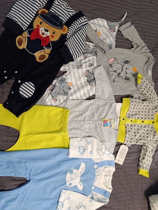 Нови бебешки комплекти + боди с етикети – всички за 85 лв (4 комплекта