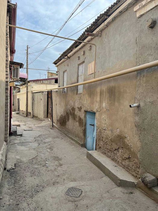 1.1 sotiqli eski hovli sotiladi.