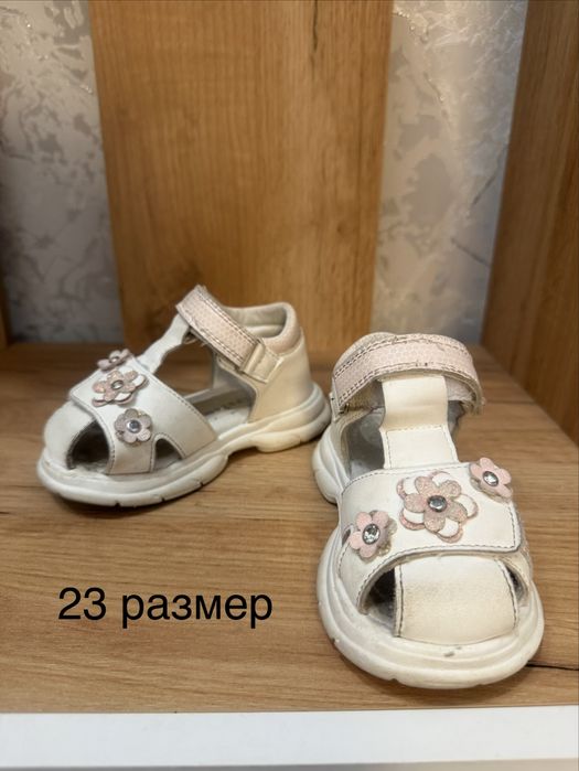 Продам детскую обувь