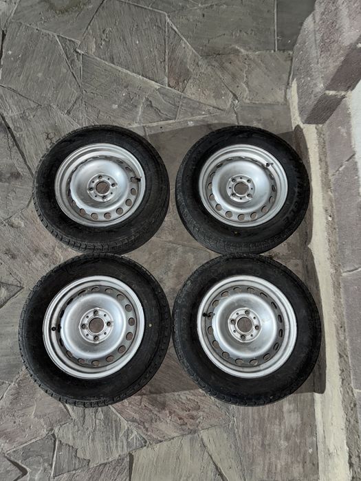 Зимний комплект шин с диками 14р