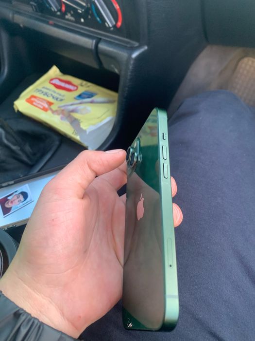 Айфон 13 в идиалном состаяни 128 гб