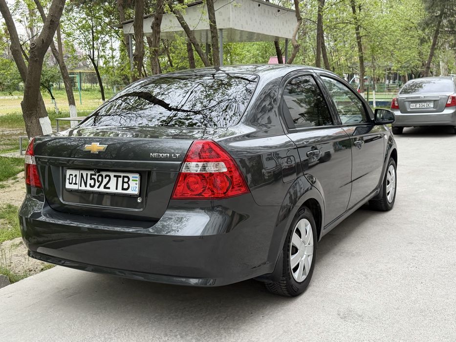 Продаю нексию 3