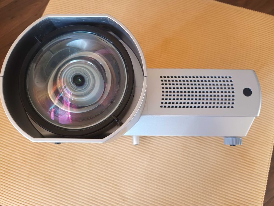 Видеопроектор SANYO