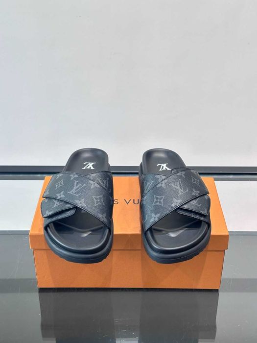 Papuci / Slapi Louis Vuitton Calitate Premium