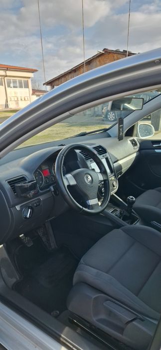 Продавам  VW GOLF  5