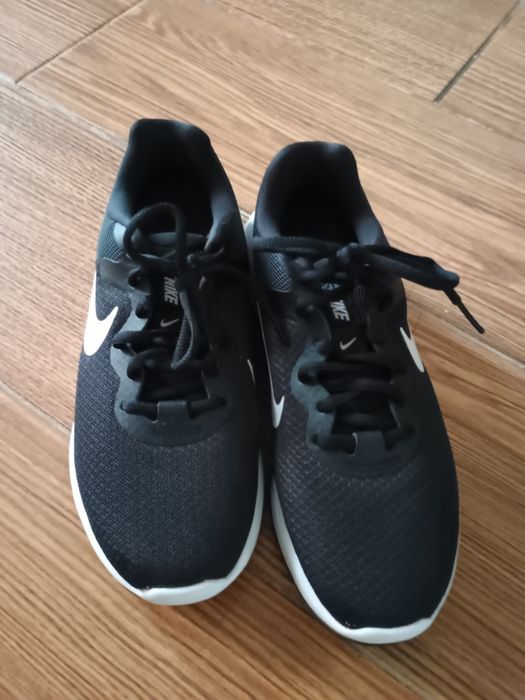 Vând Nike mărimea 38