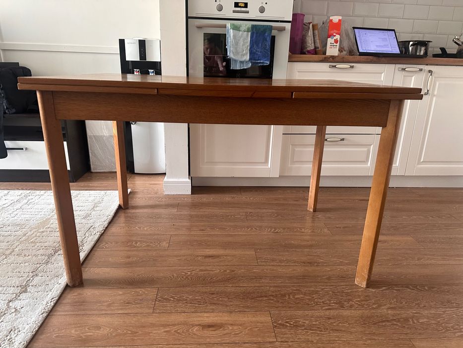 Продам деревянный кухонный стол