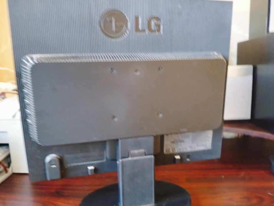 Монитор LG в рабочем состоянии