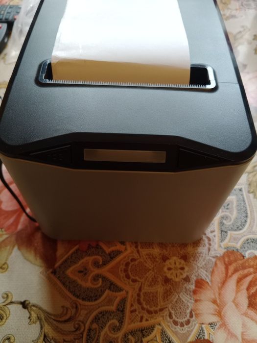 термален принтер за касови бележки, подобен на модела на Bisofice. 
Ти