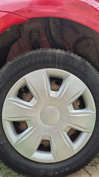 Vând capace logan 1