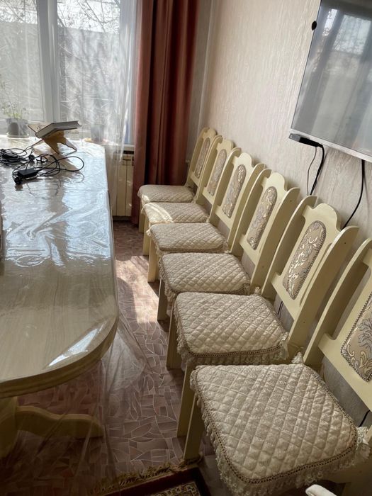 Стол для гостиной