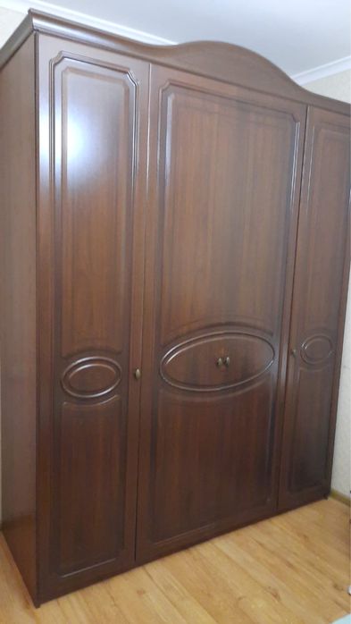 Продам хороший шкаф