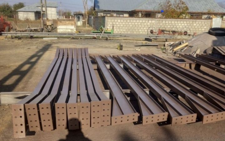 Dau hala metalică  la schimb cu auto 
Ferme 
Pene de legătură.
20x10x4