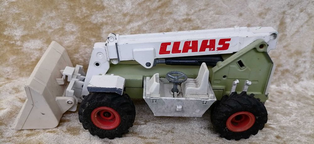 Фермерски товарач Телескопи  CLAAS RANGER 911 T 1:32 SIKU 3455 Germany