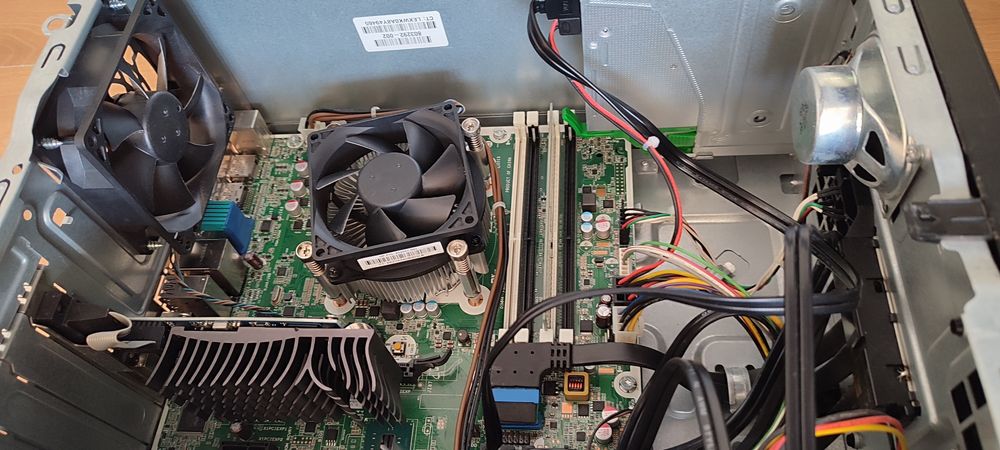 Calculator Office / Gaming HP prodesk 600 G2 , i5 6500, 8 GB RAM , 128 ssd, 512 hdd, GT 710 2gb, CS, GTA 5