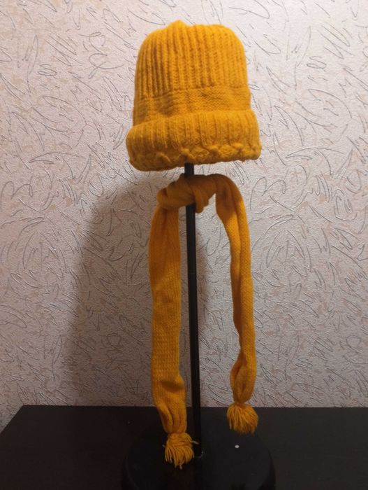 Шапки для девочек, разные (см. фото)