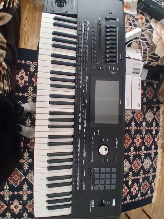 Прадавам Korg pa5x чисто Нов
