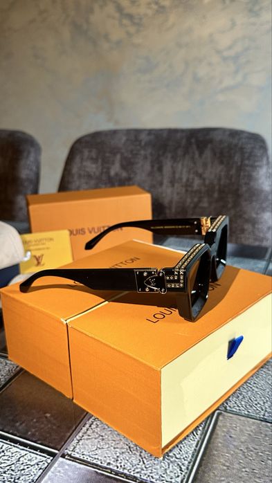 LV Millionaire Black