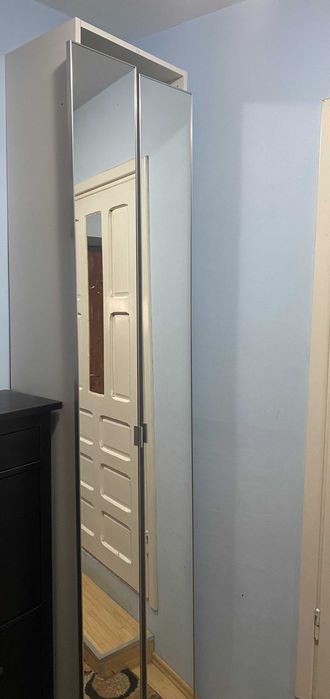 Vad mobilier . Dulap usi cu oglinzi . Alte  doua usi cu oglinda