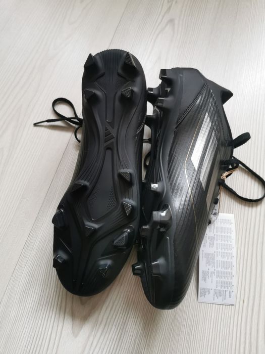 Adidas original cu crampoane pentru fotbal