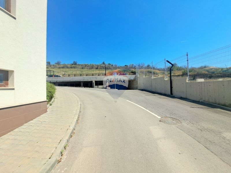 Дава се под наем Гараж / Паркомясто в Варна, Владислав Варненчик - 13 кв.м за 51 € - Снимка #4