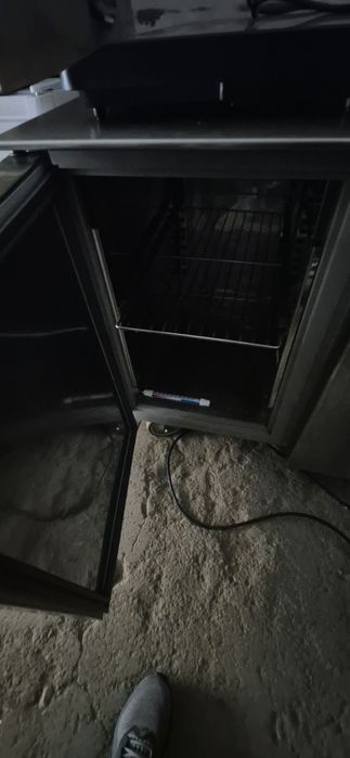 Хладилна маса с чекмеджета