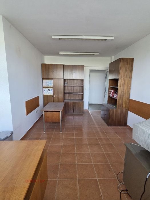 Продава се Офис-етаж 215 м2 109900 евро