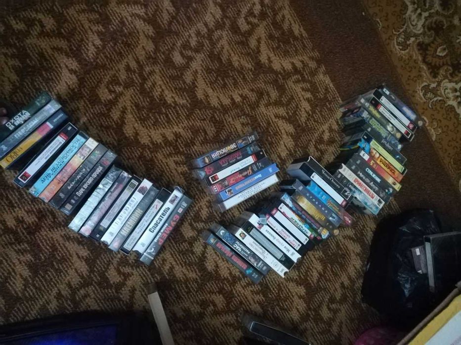 Большой Телевизор (29) видеомагнитофон и кассеты