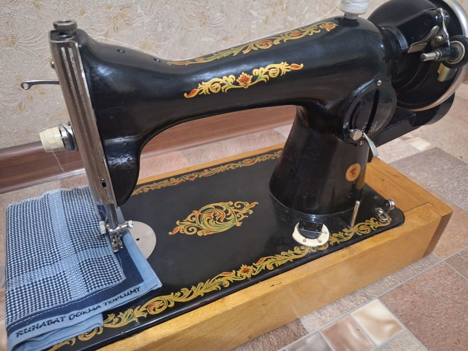 Швейная ручная машинка ссср.