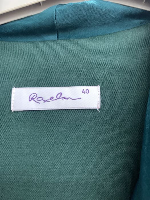 Платье нарядное из атласа