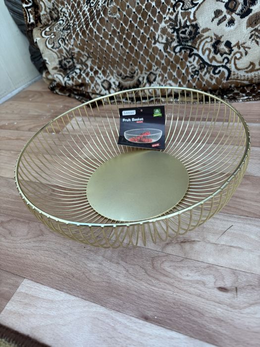 Продам красивую вазу