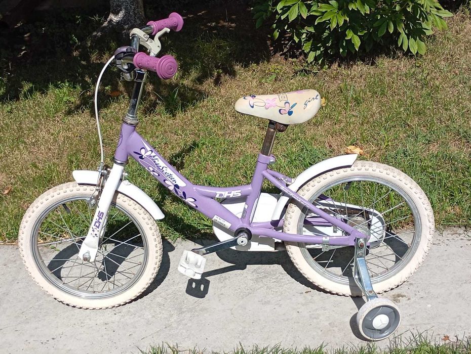 Vand bicicletă copii 4-7 ani.