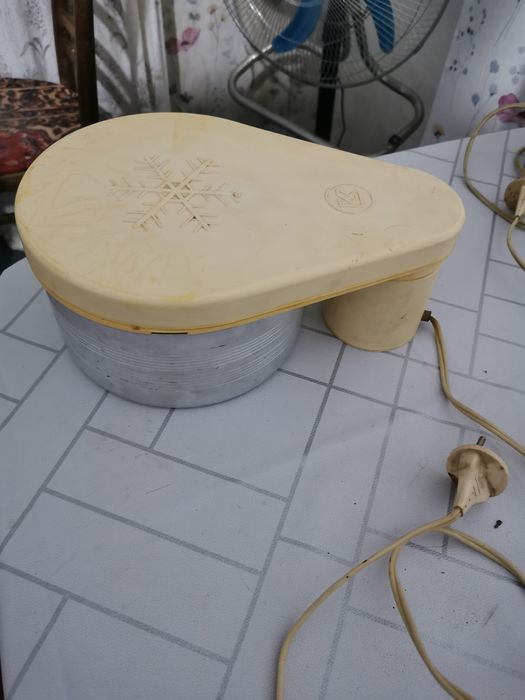 Электрическая соковыжималка-овощерезка,мороженница,блендер,мех.миксер