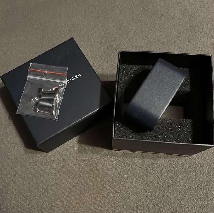 Часовник Tommy Hilfiger и Fossil FS4552IE (двата общо 220лв.)