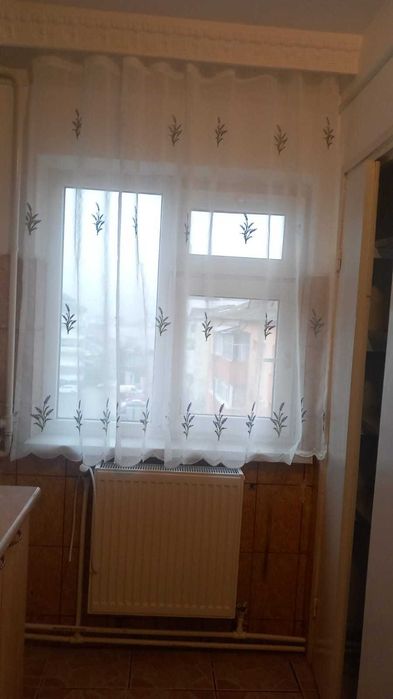 Proprietar inchiriez apartament 2 camere zona centrala Petrodava