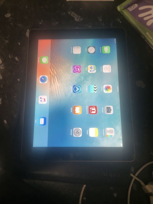 НазадiPad 3 модел A1430 16GB 2012 Wi-Fi + Cellular като нов с зарядно и кожен  калъф
Компютри, таблети и периферни устройства
iPad и таблети
iPad 3 м