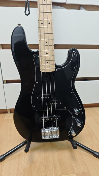 Squier precision jazz bass