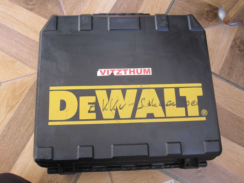 Продавам винтоверт  DEWALT DC 756 с батерии Li-ion 2.5 Ah