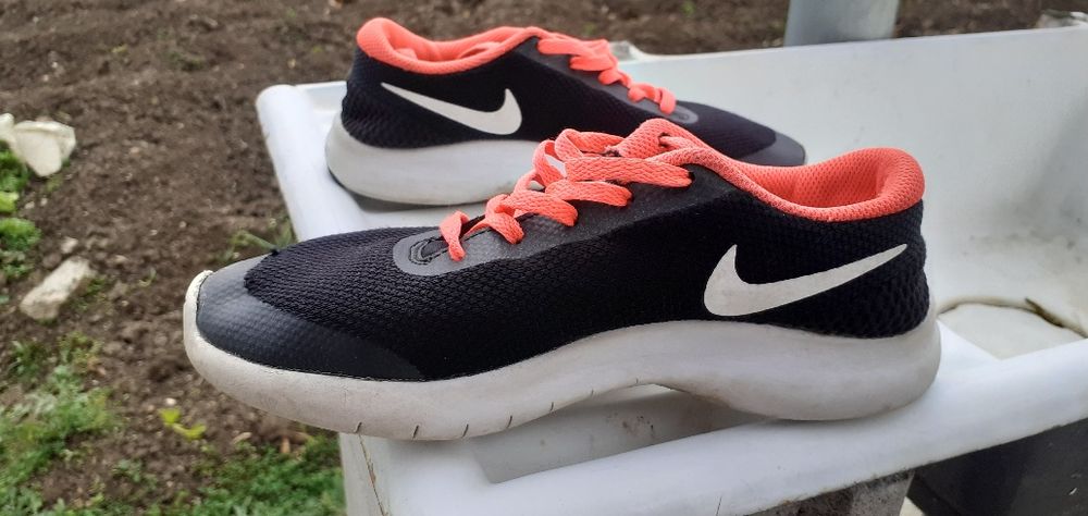 Детски маратонки найк номер 35,5