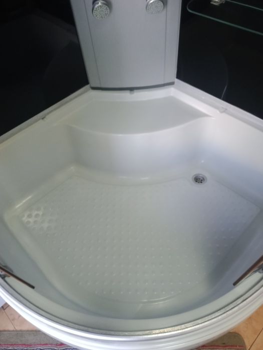 Душевая кабина.В хорошем состоянии.