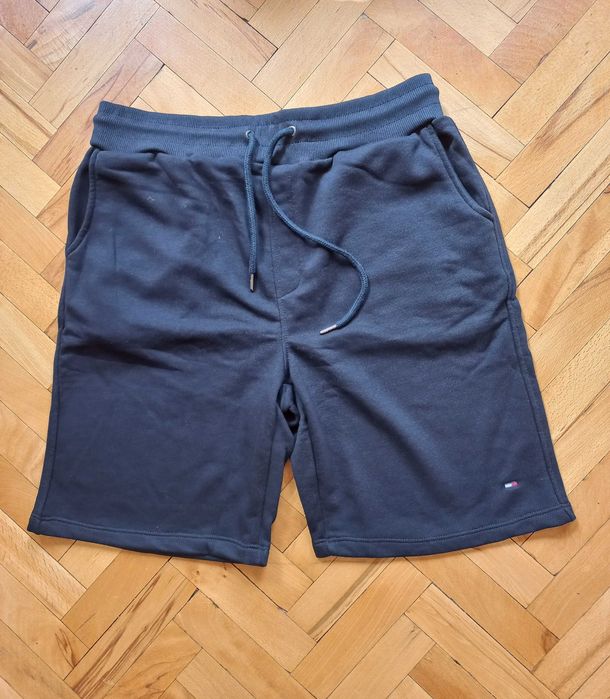 Блузи и тениски и къси гащи