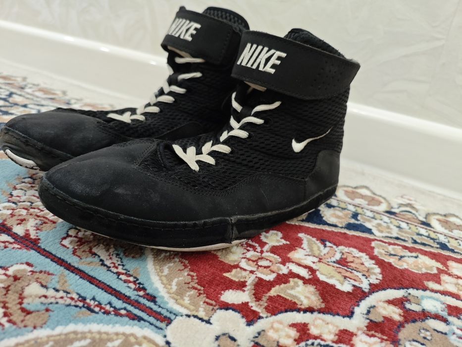 продаются борцовки NIKE INFLICT 3