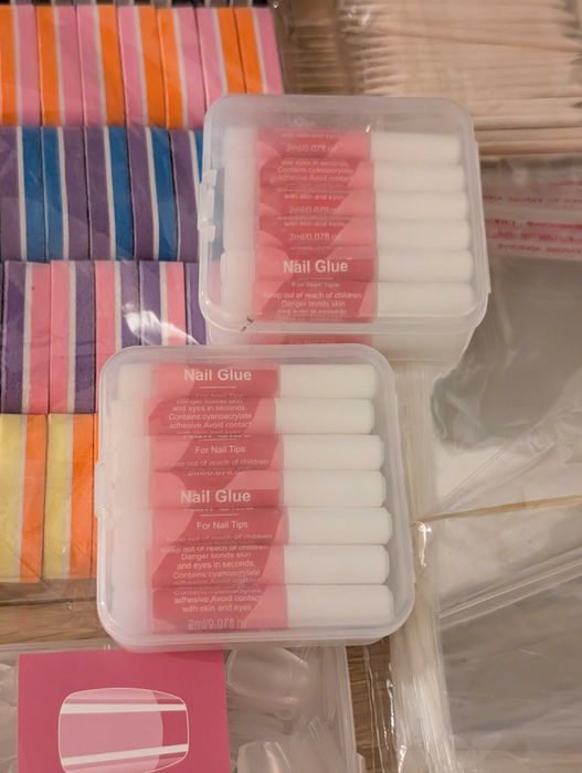 Set complet manichiură lampa UV, airbrush, tipsuri si multe accesorii