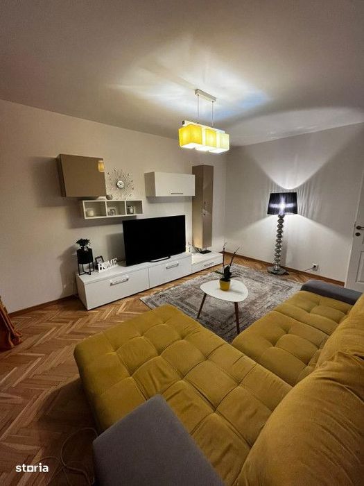 Apartament 3 camere decomandate, 2 bai, etajul 1, zona strazii Bucures