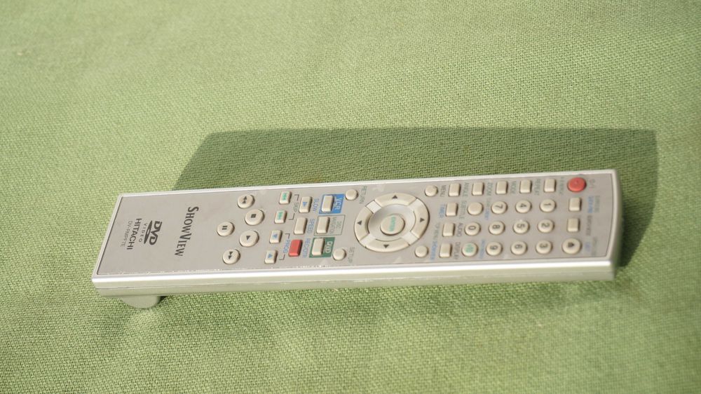 Video recorder VHS combo cu DVD player Hitachi  DV-PF7E stereo Hi-Fi