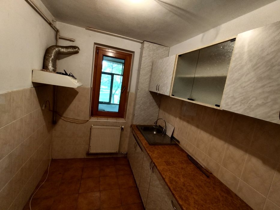 Vând apartament 2 camere onesti str.emil rebleanu