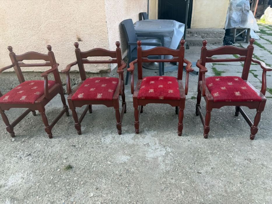 Дървени столове