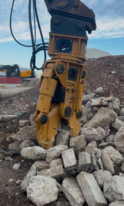 Foarfeca pulverizator hidraulic